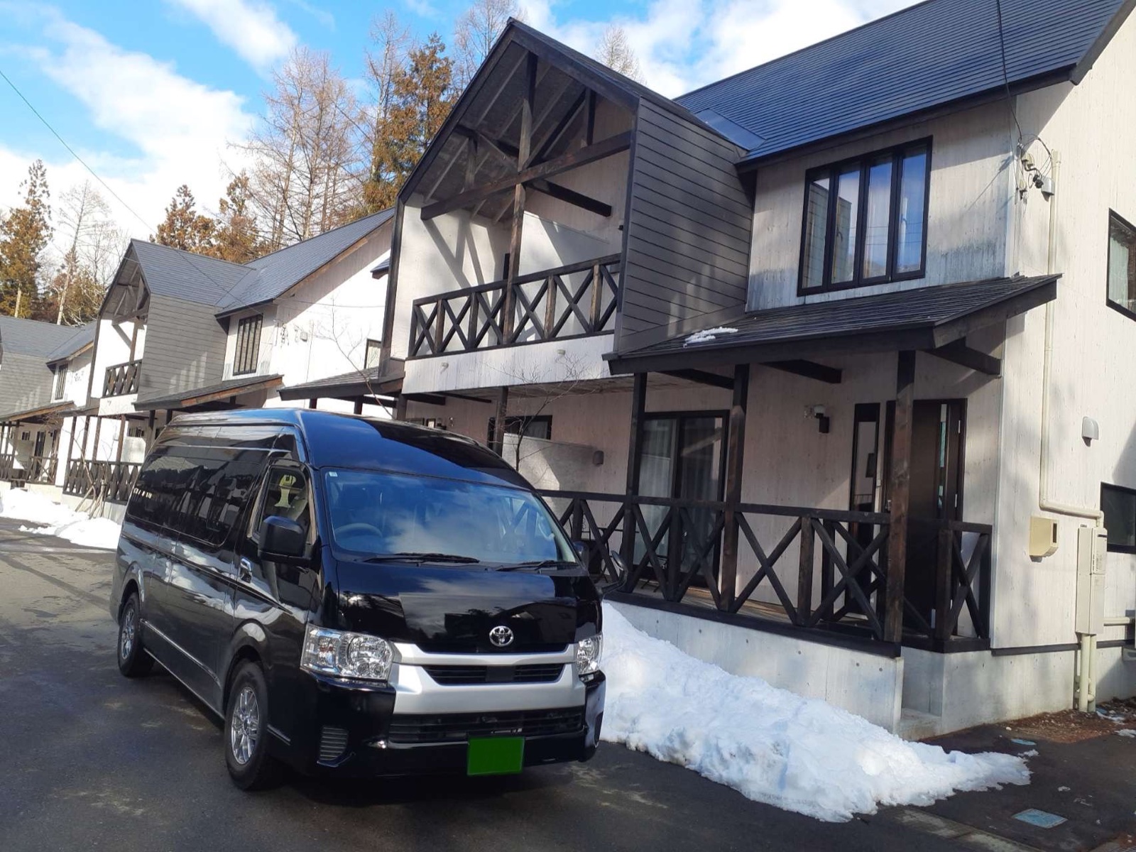 9-seat minibus chalet winter pickup
