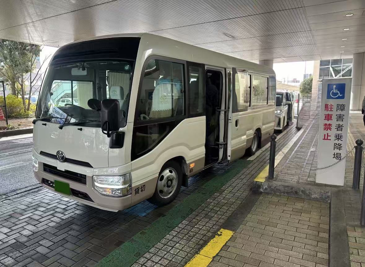 18-seat microbus winter group transfer